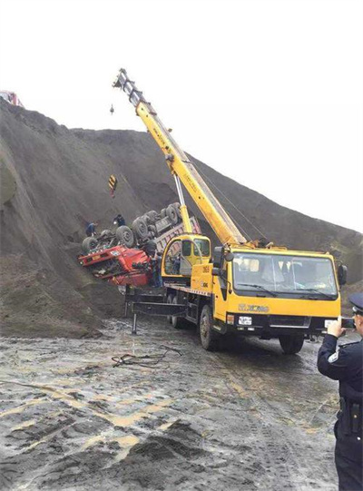 岳阳上犹道路救援